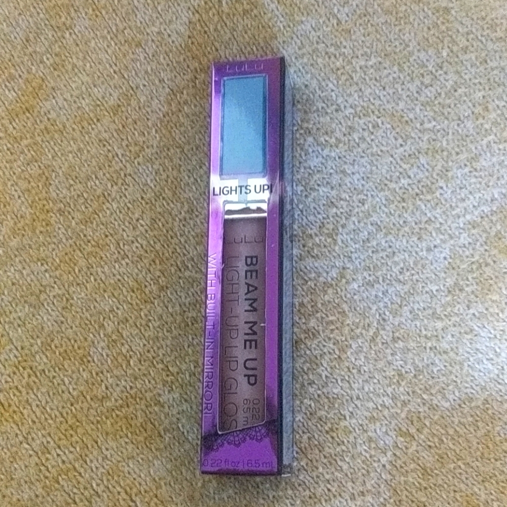 Lulu lip gloss in beam me up